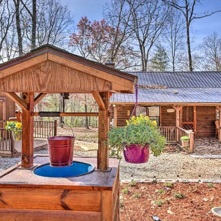 'Serenity Cabin' w/ Furnished Deck