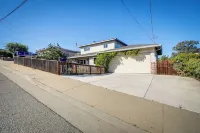 Seaside Home w/ Hot Tub & Patio: Close to Beaches! Hotels near Bayonet & Black Horse