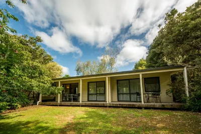 Kauri Park Motel Hotels near Rewa's Village