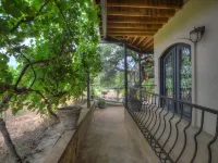 The Guesthouse at the Lonely Oak Hotels in Llano County