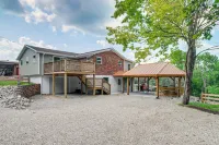 Waterfront Escape in Cub Run w/ Deck & Hot Tub! - 3 tähden