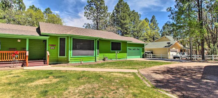 Grill, Fire Pit: Pet-Friendly Lakeside Cottage! Hotels in Show Low