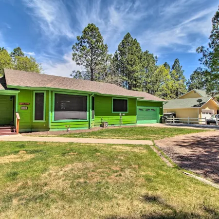 Grill, Fire Pit: Pet-Friendly Lakeside Cottage!