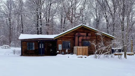Onyx Grove Cabin • 2 bedrooms & HOT TUB!