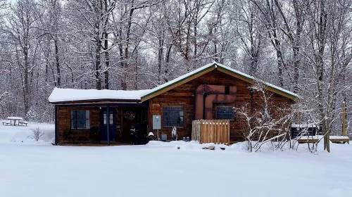 Onyx Grove Cabin • 2 bedrooms & HOT TUB!