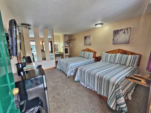 Cedar Wood Inn Hotels in South Lawrence