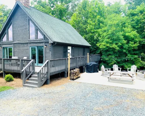 The Rocking A Frame - Modern Meets Cozy. Hotels in Stokes County