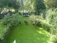 Idyllic location on the Wennsee and 10 min walk to the beach with beautiful garden.