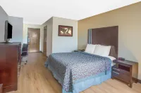 Days Inn by Wyndham le Roy/Bloomington Southeast - Motels