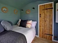 'Susanna' Poachers Hut - 4-Star