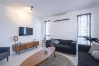 Modern Garden Villa Near Jan Thiel Mambo - 3-Star