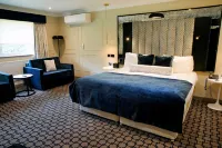 Denham Grove Hotels in Uxbridge