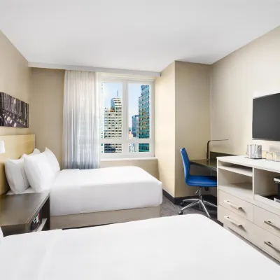 Doubletree by Hilton New York Times Square West Các khách sạn gần Khu Chelsea