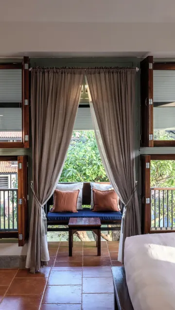 ห้องดีลักซ์ เตียงใหญ่ พร้อมวิวสวน