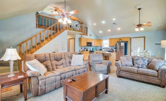 Incredible Log Home: 1 Mile from Lake Tenkiller