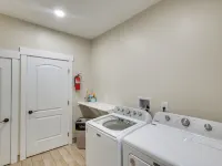 Stylish Logan Retreat w/ Smart TV + Central A/C! Hotel di Logan