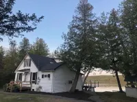 Waterfront relaxation, 3 bedroom lake house Hotels in Square Lake