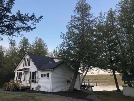 Waterfront relaxation, 3 bedroom lake house