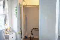 Cam Heights Hideaway w/ Full Kitchen & King Bed