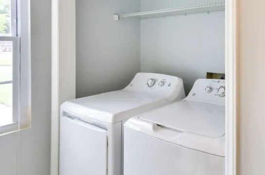 ที่พักริมวัน Greensboro พร้อมพื้นที่จอดรถและสวน!