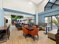 Holiday Inn Express & Suites RALEIGH NE - MEDICAL CTR AREA by IHG Hoteles en Raleigh