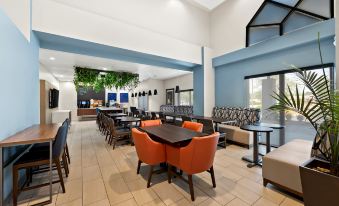 Holiday Inn Express & Suites Raleigh NE - Medical Ctr Area