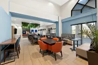 Holiday Inn Express & Suites Raleigh NE - Medical Ctr Area