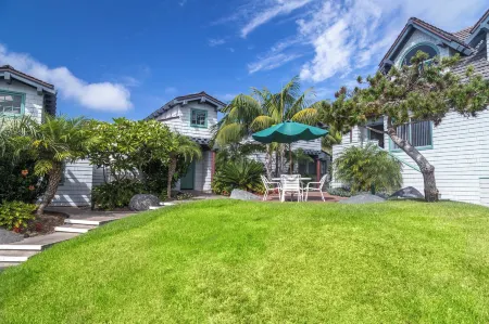 Wave Crest Resort Отели рядом с достопримечательностью «Торрей Пайнс Стейт Бич»