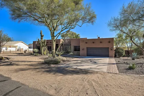 North Phoenix Desert Gem w/ Yard & Hot Tub! - 3-Sterne