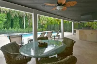 Cozy home with big pool and BBQ in Wellington!