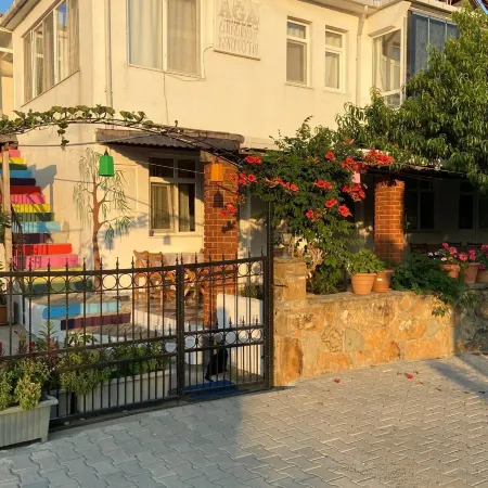 AĞA KONUK EVİ