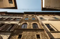 Residenza d'Epoca Borgo Albizi Hoteles cerca de Catedral de Santa María del Fiore