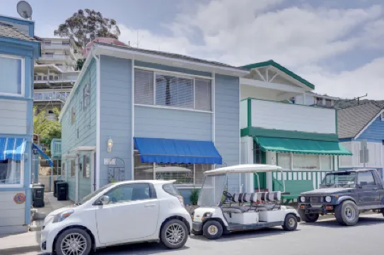 Catalina Island Duplex - Steps to Beach and Pier!