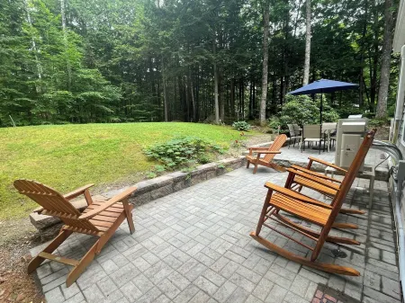 Cozy Long Pond Cottage: private mooring & shared dock