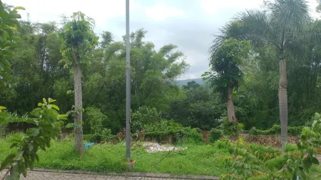 The Nonik Guest House Near Bess Hotel dan resort Отели в г. Purwosari