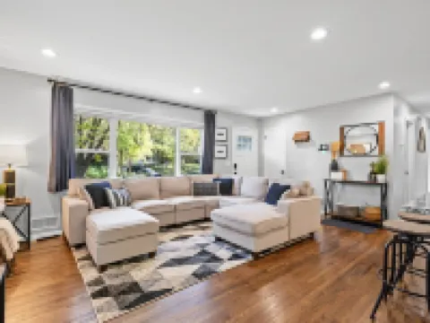 REMODELED Home, KING Beds, FAST WiFi Hotels in Minnetonka