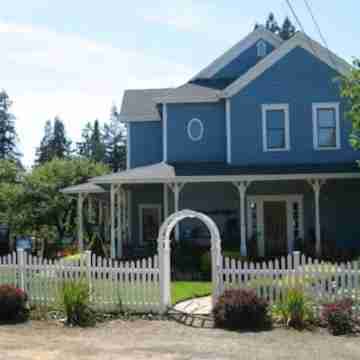 "The Hollies" Wine Country Victorian Farmhouse Hotel Exterior