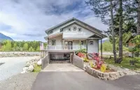 LOVELY RIVER HOUSE - Packwood, Washington La Wis Wis Campground附近的飯店