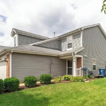 Modern 3-Bedroom Townhome with Full Amenities – Your Home Away from Home!