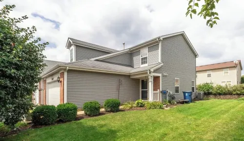 Modern 3-Bedroom Townhome with Full Amenities – Your Home Away from Home!