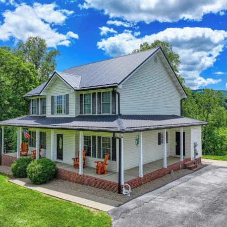 Riverfront home on South Holston River Perfect for Fishing, Hiking, Relaxing