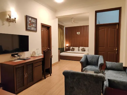 Tavisha Villa Golf Course MG Road - Pensions