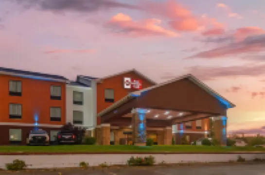 Best Western Plus Hiawatha Hotel Hotels in 
