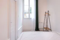 F1 city center, quiet, charming, wifi