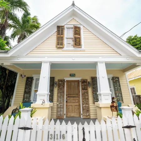Island Time Hideaway at Old Town Key West Historic Seaport - 3 Blocks to Duval