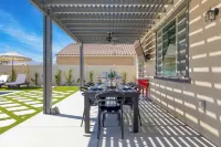 Desert Eden by Avantstay 6Br w/ Ensuite Backyard Oasis w/ Pool & Hot Tub!