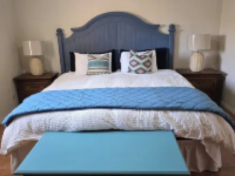 Hacienda de Horacio a 3 bedroom w/2 king beds, private patio and parking. โรงแรมในMesilla