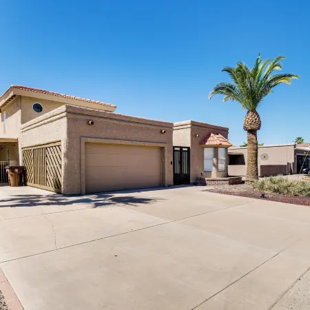 Private Putting Green & Patio: Sun Lakes Home!