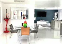 Charming 3-bedroom house in lovely Miami with AC, WiFi Palmetto Estates住宿飯店