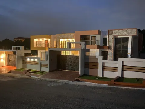 Sleek Luxury Townhomes3 bedroom) Hotels in 